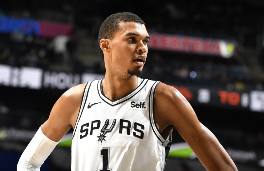  保罗重返马刺，联手文班亚马冲冠  