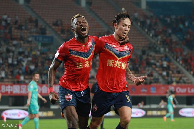  奥格斯堡客场战平弗赖堡暂时脱离降级区